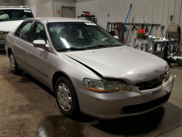 1HGCG5646WA168388 - 1998 HONDA ACCORD LX SILVER photo 1