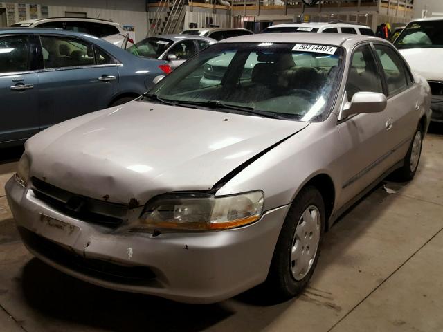 1HGCG5646WA168388 - 1998 HONDA ACCORD LX SILVER photo 2