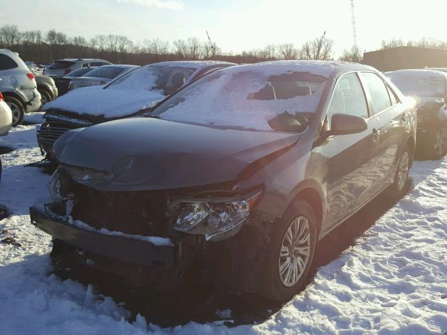 4T1BF1FK5DU714318 - 2013 TOYOTA CAMRY L 绿色 照片 2