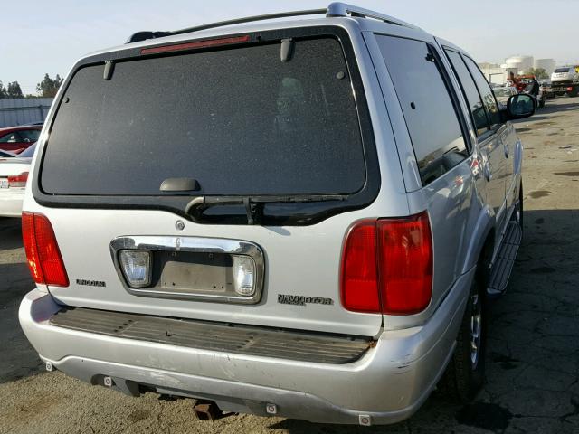 5LMPU28A2YLJ15942 - 2000 LINCOLN NAVIGATOR SILVER photo 4