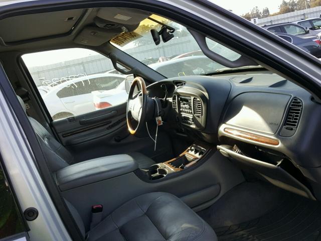 5LMPU28A2YLJ15942 - 2000 LINCOLN NAVIGATOR SILVER photo 5