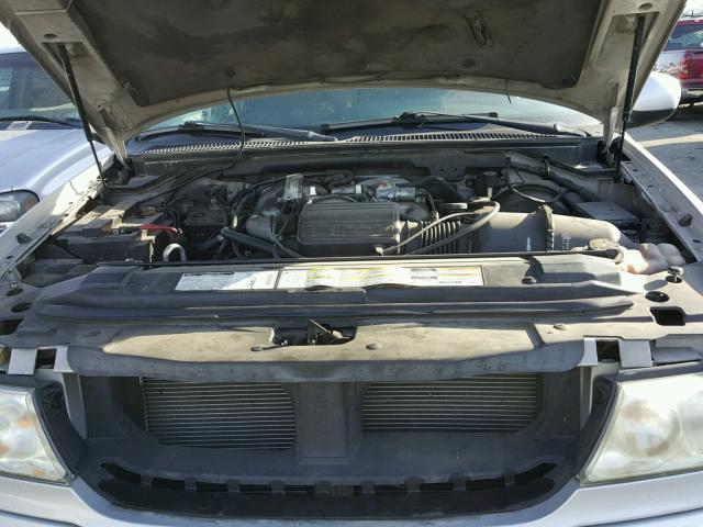 5LMPU28A2YLJ15942 - 2000 LINCOLN NAVIGATOR SILVER photo 7