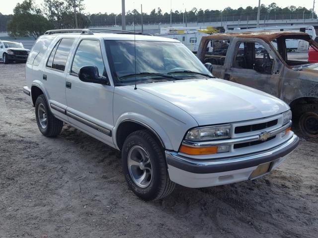 1GNCS13W9W2137679 - 1998 CHEVROLET BLAZER WHITE photo 1