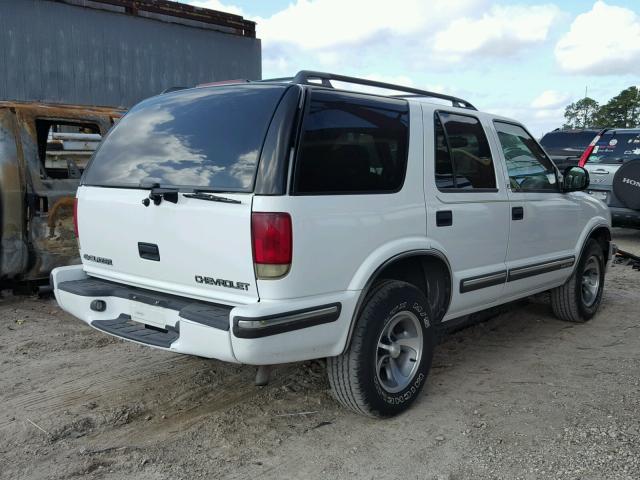 1GNCS13W9W2137679 - 1998 CHEVROLET BLAZER WHITE photo 4