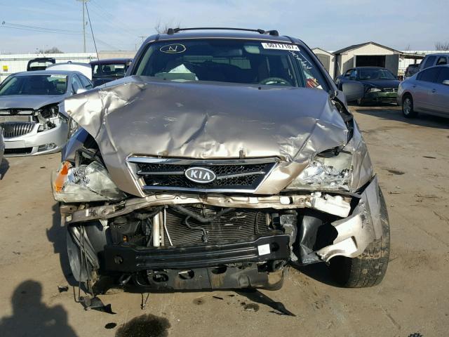 KNDJD733745291452 - 2004 KIA SORENTO EX GOLD photo 9