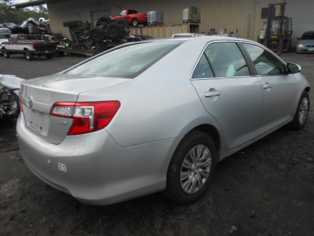 4T1BF1FKXCU119348 - 2012 TOYOTA CAMRY BASE SILVER photo 4