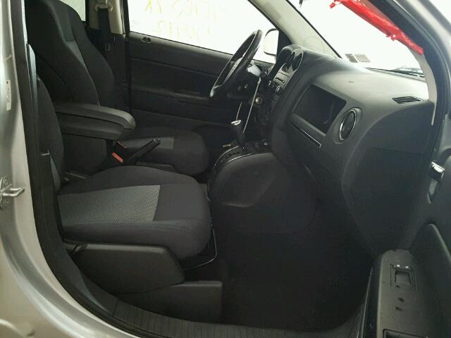 1J4FF47B19D219458 - 2009 JEEP COMPASS SP SILVER photo 5