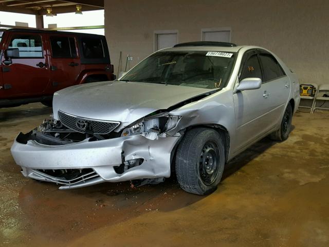 4T1BE32K25U396910 - 2005 TOYOTA CAMRY LE SILVER photo 2