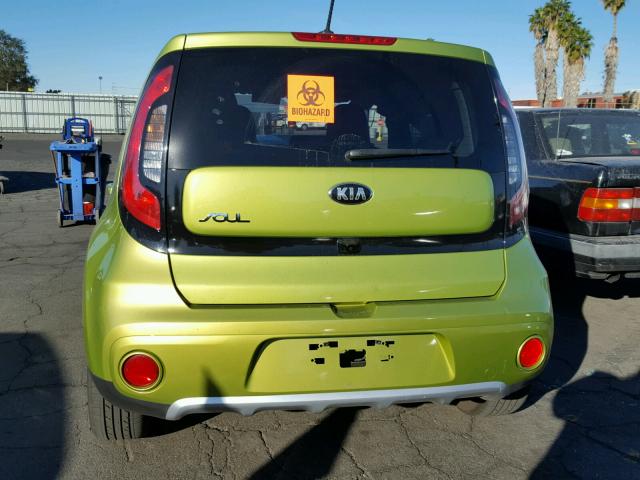 KNDJP3A54H7876777 - 2017 KIA SOUL + GREEN photo 10