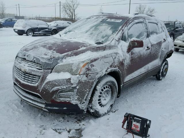 3GNCJRSB7FL252005 - 2015 CHEVROLET TRAX 1LT BURGUNDY photo 2