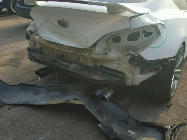 KMHHU6KH8AU022041 - 2010 HYUNDAI GENESIS CO WHITE photo 9