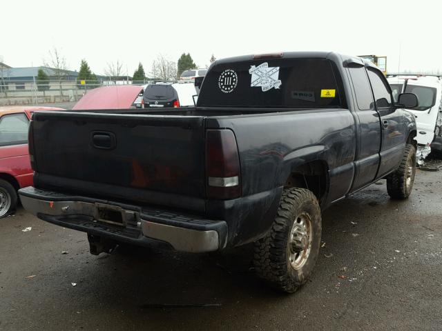 1GCGK29U3YE119086 - 2000 CHEVROLET SILVERADO BLACK photo 4