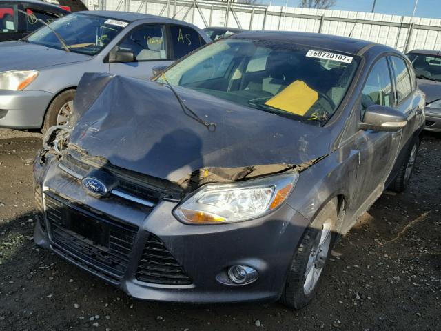 1FAHP3K28CL382379 - 2012 FORD FOCUS SE GRAY photo 2