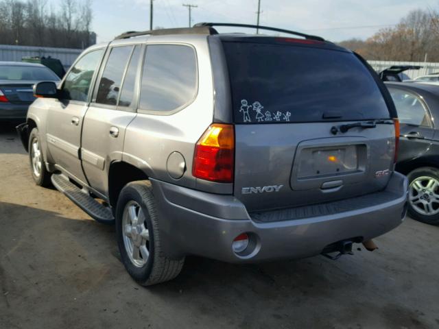 1GKDS13SX52289807 - 2005 GMC ENVOY GRAY photo 3