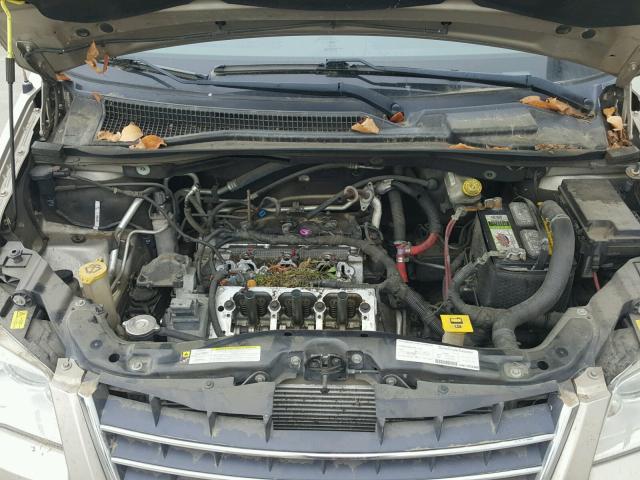 2A8HR64X18R646158 - 2008 CHRYSLER TOWN & COU TAN photo 7