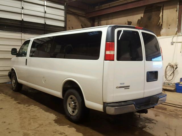 1GAHG39K881160694 - 2008 CHEVROLET EXPRESS G3 WHITE photo 3