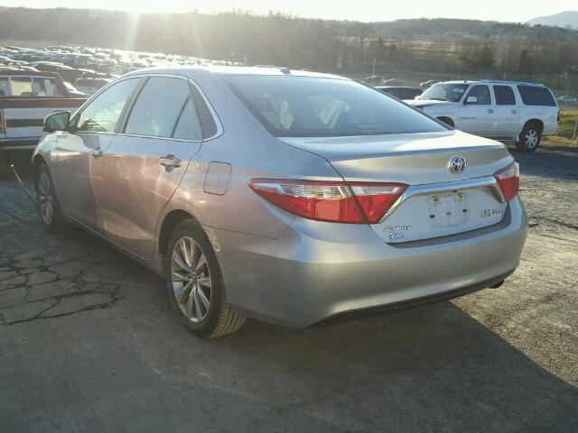 4T1BD1FK8FU174682 - 2015 TOYOTA CAMRY HYBR SILVER photo 3