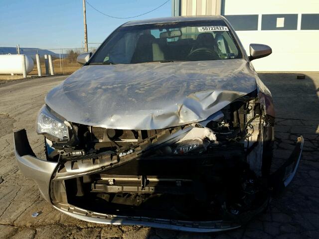 4T1BD1FK8FU174682 - 2015 TOYOTA CAMRY HYBR SILVER photo 9