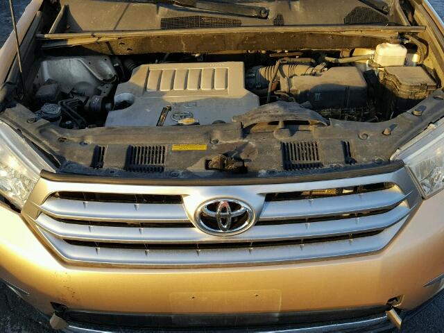 5TDBK3EH8BS068565 - 2011 TOYOTA HIGHLANDER GOLD photo 7