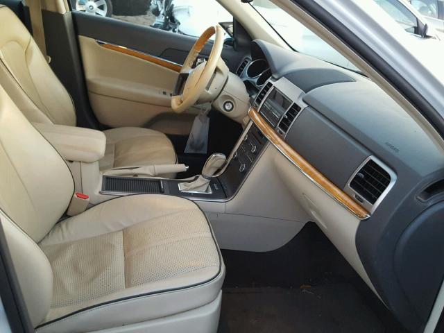 3LNHL2GC5AR610480 - 2010 LINCOLN MKZ Blanco foto 5