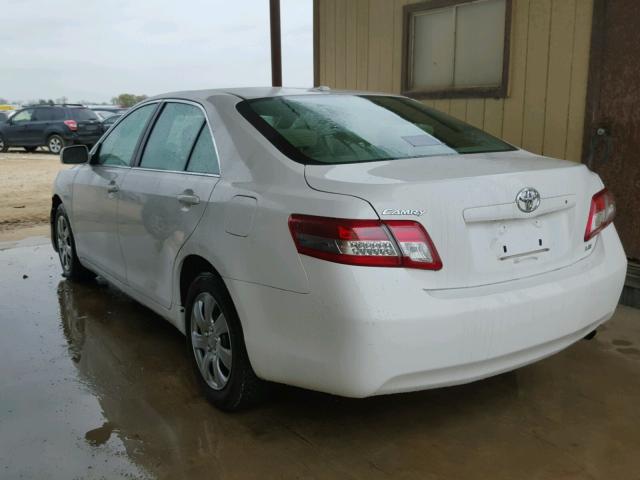 4T1BF3EK4BU612051 - 2011 TOYOTA CAMRY BASE WHITE photo 3