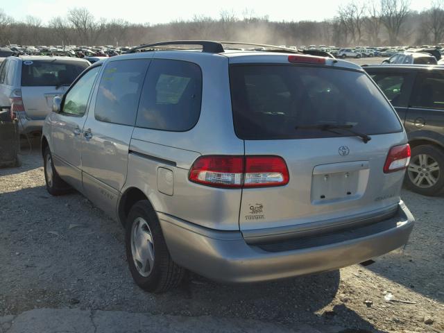 4T3ZF13CX2U452084 - 2002 TOYOTA SIENNA LE SILVER photo 3