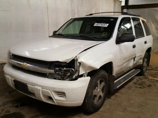 1GNDT13S062280406 - 2006 CHEVROLET TRAILBLAZE WHITE photo 2