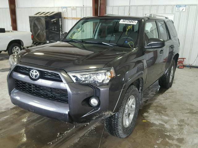 JTEZU5JR8G5113533 - 2016 TOYOTA 4RUNNER SR GRAY photo 2