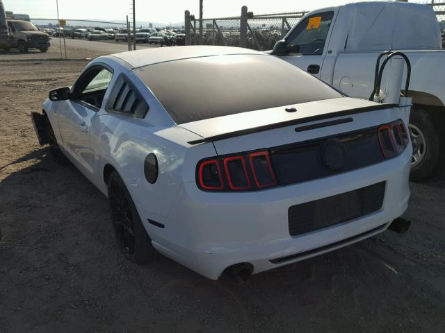 1ZVBP8AM1E5201658 - 2014 FORD MUSTANG WHITE photo 3