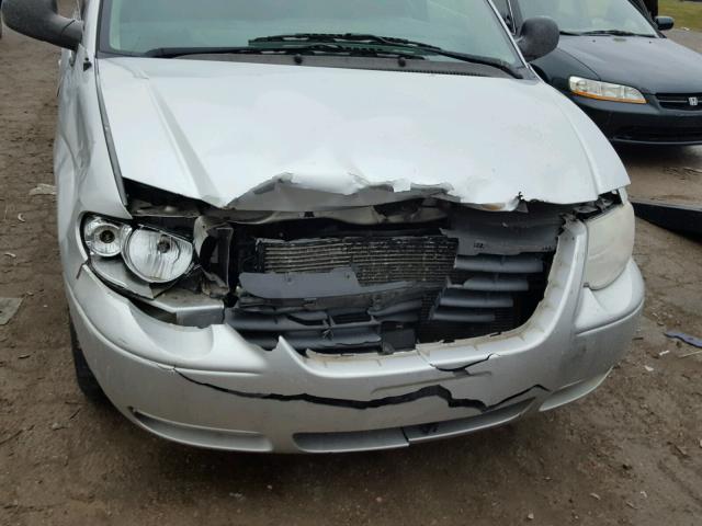 2A4GP54L86R927073 - 2006 CHRYSLER TOWN & COU GRAY photo 9