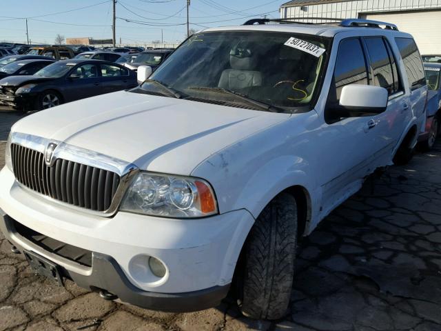 5LMFU28R03LJ32295 - 2003 LINCOLN NAVIGATOR WHITE photo 2