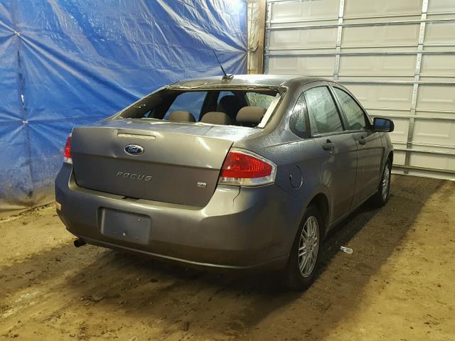 1FAHP3FN9AW277706 - 2010 FORD FOCUS SE GRAY photo 4