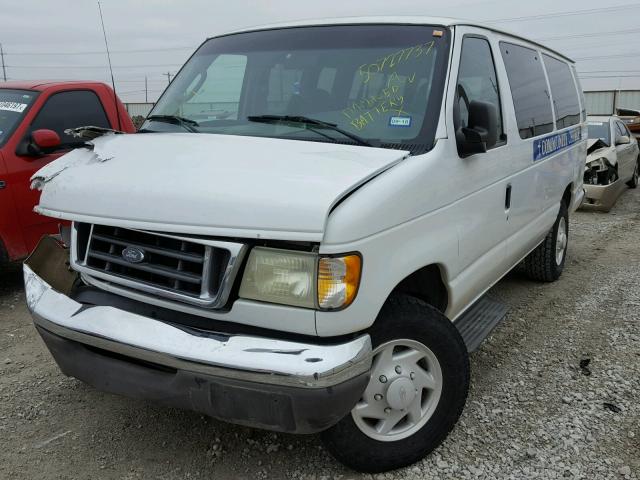 1FBSS31L73HA32628 - 2003 FORD ECONOLINE WHITE photo 2