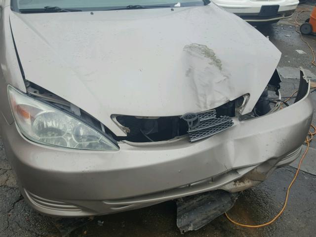 4T1BE32K34U310230 - 2004 TOYOTA CAMRY LE ოქროსფერი ფოტო 9