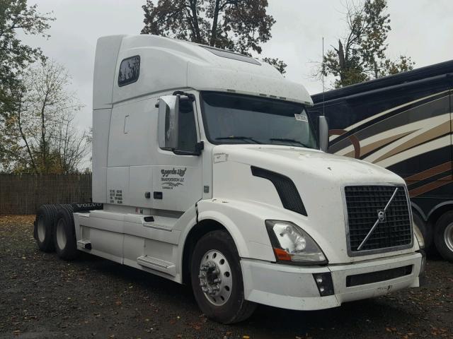 4V4NC9EJ4DN148023 - 2013 VOLVO VN VNL WHITE photo 1