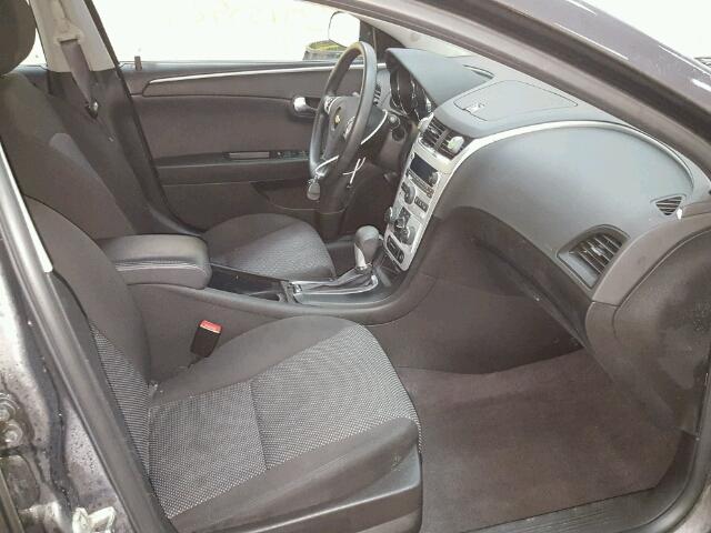 1G1ZC5E0XCF273140 - 2012 CHEVROLET MALIBU 1LT 灰色 照片 5