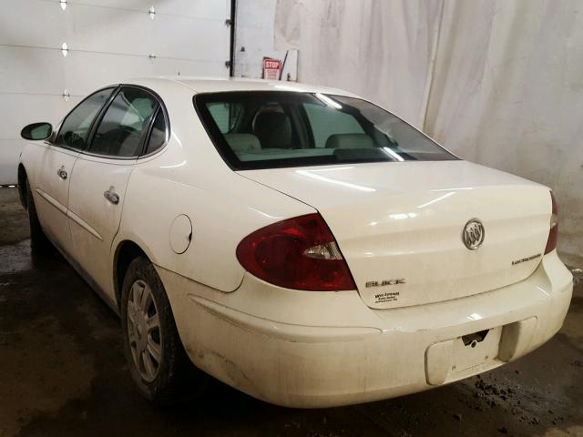 2G4WC532X51236688 - 2005 BUICK LACROSSE C WHITE photo 3