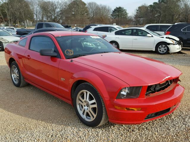 1ZVFT82H255138102 - 2005 FORD MUSTANG GT RED photo 1