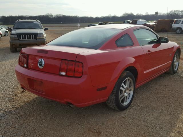 1ZVFT82H255138102 - 2005 FORD MUSTANG GT RED photo 4