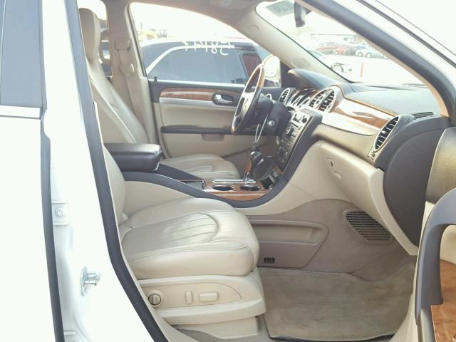 5GAKRCED3BJ152705 - 2011 BUICK ENCLAVE CX BEIGE photo 5