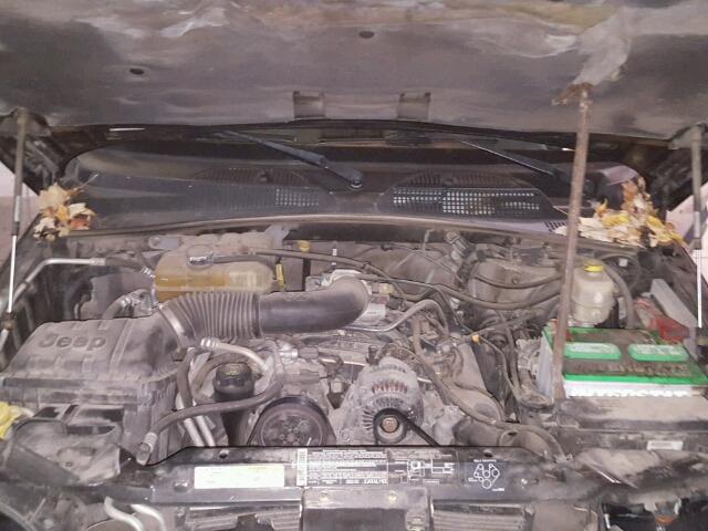 1J4GL48K35W636168 - 2005 JEEP LIBERTY SP BLACK photo 7