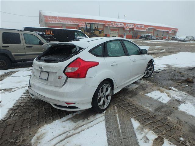 1FADP3L97EL273649 - 2014 FORD FOCUS ST WHITE photo 4