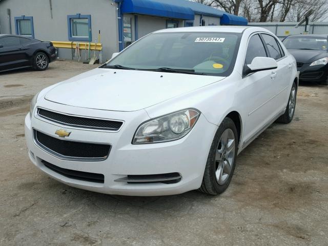 1G1ZH57B49F206333 - 2009 CHEVROLET MALIBU 1LT WHITE photo 2