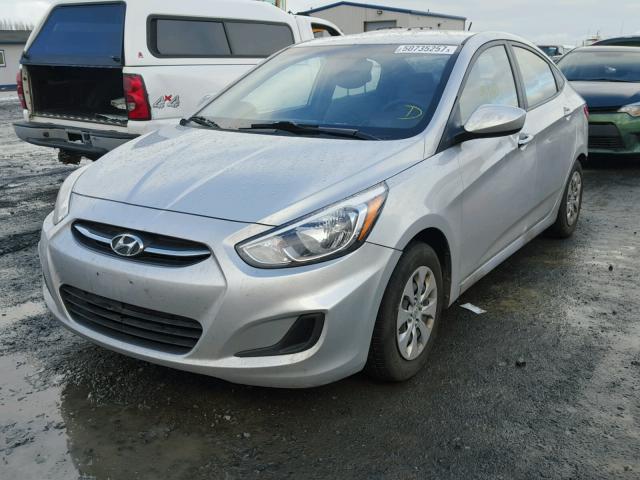 KMHCT4AE5GU981186 - 2016 HYUNDAI ACCENT SE SILVER photo 2