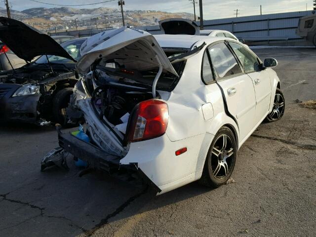 KL5JD56Z76K453305 - 2006 SUZUKI FORENZA WHITE photo 4