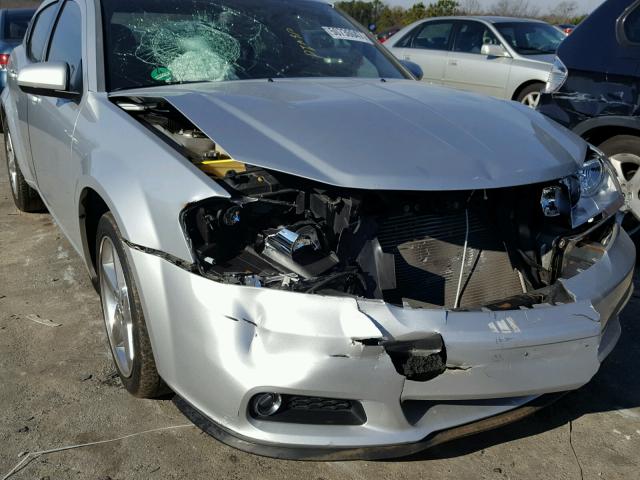 1B3BD2FG9BN620589 - 2011 DODGE AVENGER LU SILVER photo 9