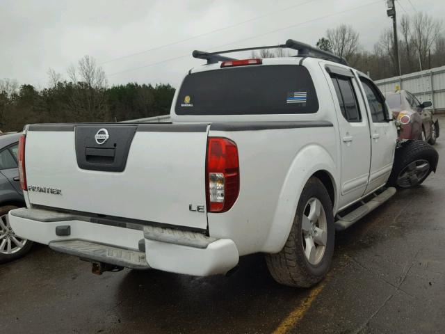 1N6AD07U55C427596 - 2005 NISSAN FRONTIER C WHITE photo 4