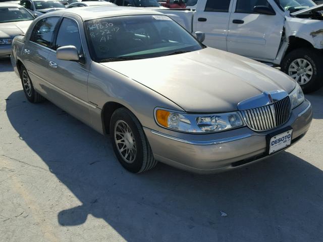 1LNHM82W02Y657503 - 2002 LINCOLN TOWN CAR S BEIGE photo 1