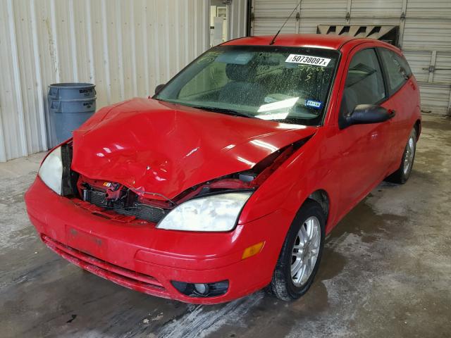 1FAFP31N17W155820 - 2007 FORD FOCUS ZX3 RED photo 2
