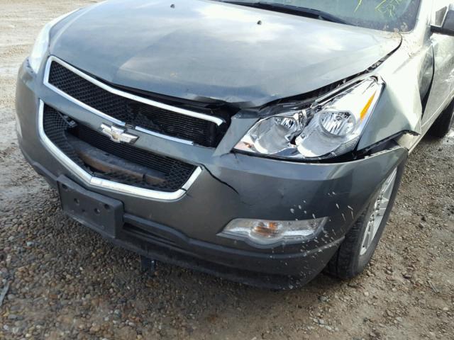 1GNKVGED0BJ335374 - 2011 CHEVROLET TRAVERSE L GRAY photo 9